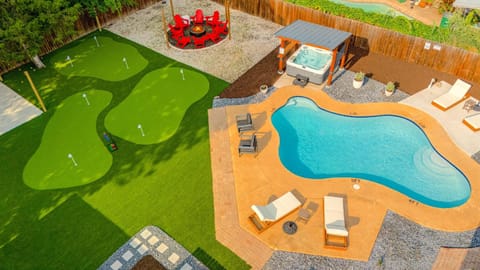 Bird's eye view, Hot Tub, Minigolf, Seating area, Swimming pool