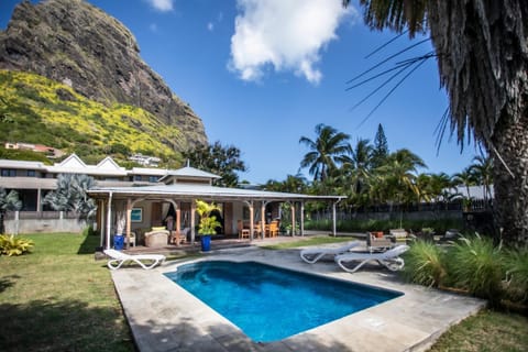 Spring, Day, Natural landscape, Garden, Garden view, Mountain view, Pool view, Swimming pool, sunbed