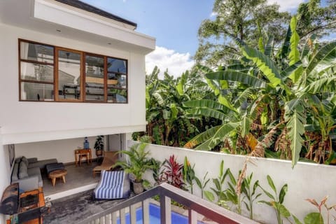 Property building, Patio, Day, Garden, View (from property/room), Living room, Seating area, Garden view, Pool view, Swimming pool, sunbed