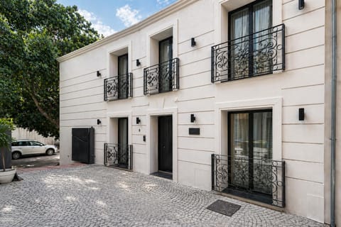 Property building, Facade/entrance, Day