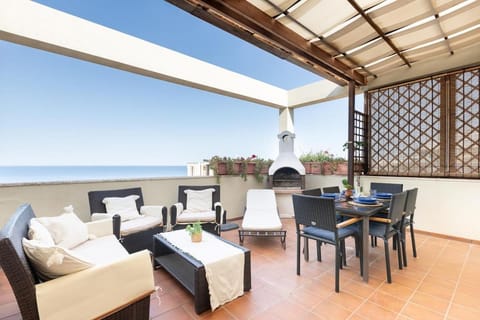 View (from property/room), Balcony/Terrace, Dining area, Sea view