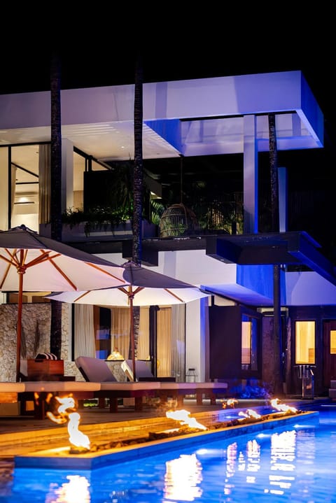 Property building, Pool view, Swimming pool, Swimming pool