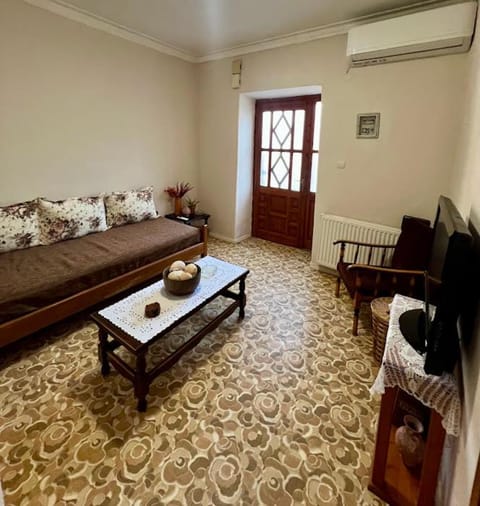 Yiayias House Apartment in Limenaria