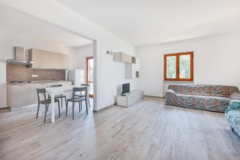 Kitchen or kitchenette, Seating area