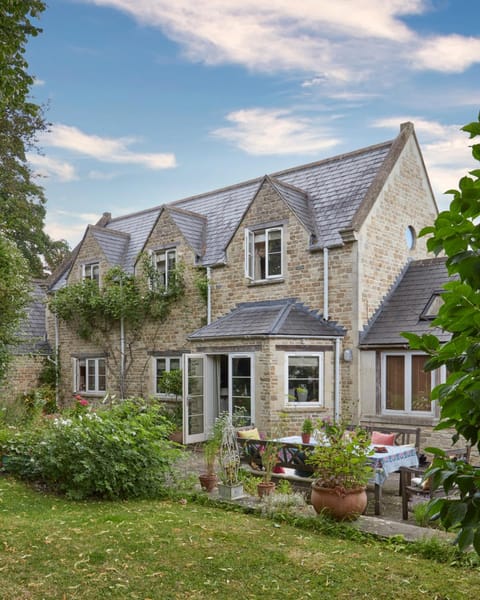 Elegant Cotswold Retreat Villa in West Oxfordshire District