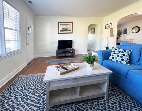 Lighthouse Cottage- Pet Friendly & Close to beach House in Selbyville