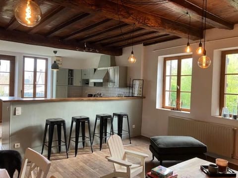 Kitchen or kitchenette, Seating area