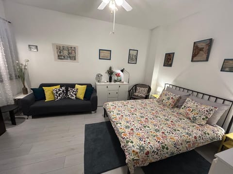 Seating area, Bedroom