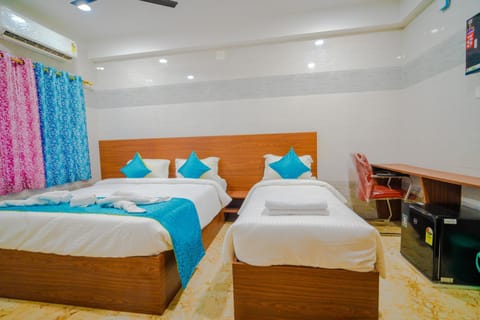 Bedroom, City view, Family