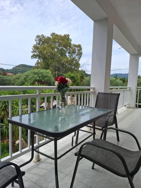 Balcony/Terrace, Mountain view