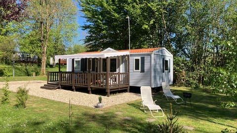 Property building, Patio, Spring, BBQ facilities, Garden, View (from property/room), Balcony/Terrace, Garden view, Parking, sunbed
