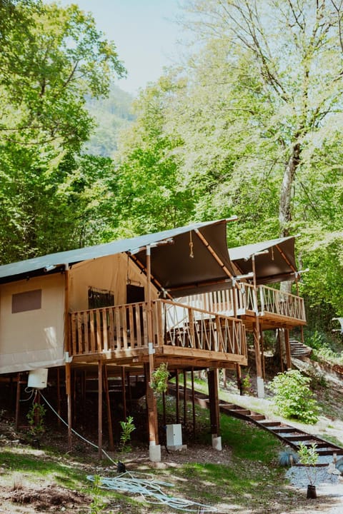Property building, Spring, Day, Natural landscape, View (from property/room), Balcony/Terrace, Mountain view