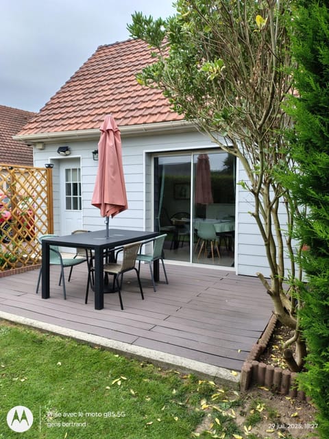 Patio, Dining area