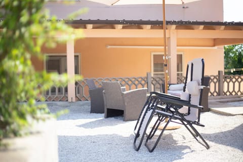Balcony/Terrace, sunbed