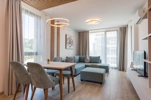 TV and multimedia, Living room, Seating area, Dining area