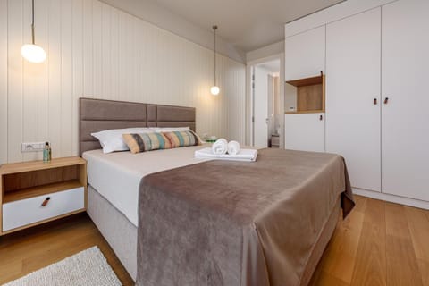 Bed, Photo of the whole room, Bedroom, towels, wardrobe