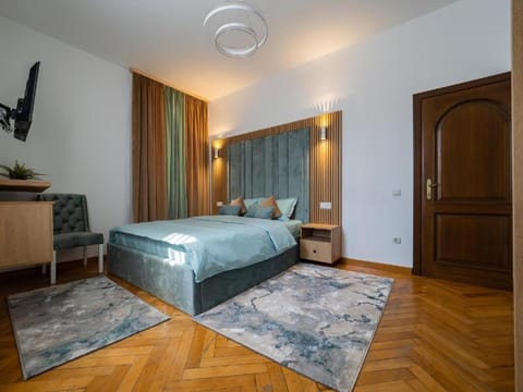 Bed, Living room, Photo of the whole room, Seating area, Bedroom