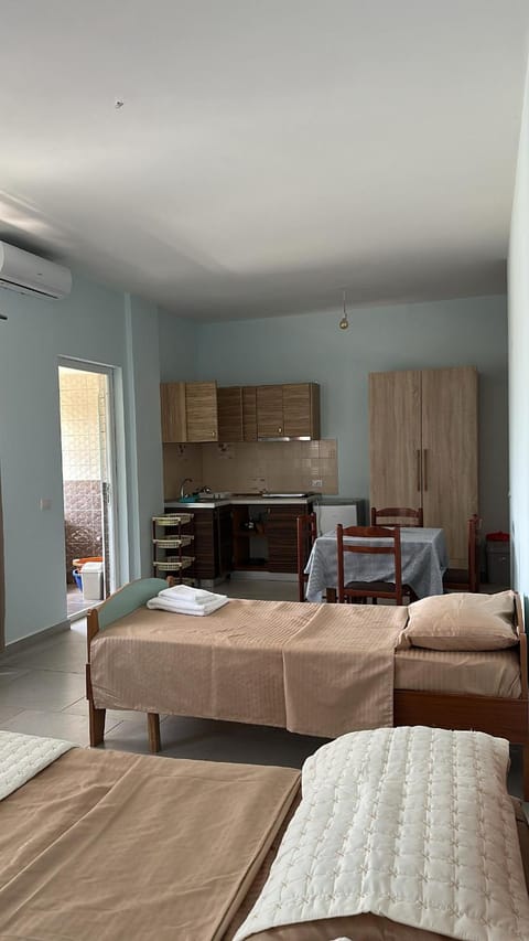 Bed, Kitchen or kitchenette, Living room, Photo of the whole room, Seating area, Dining area, Bedroom