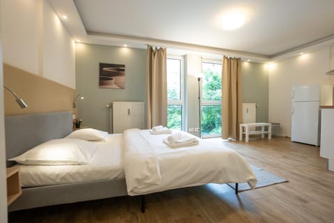 Bed, Bedroom, towels