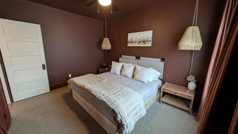 Bed, Photo of the whole room, Decorative detail, Bedroom