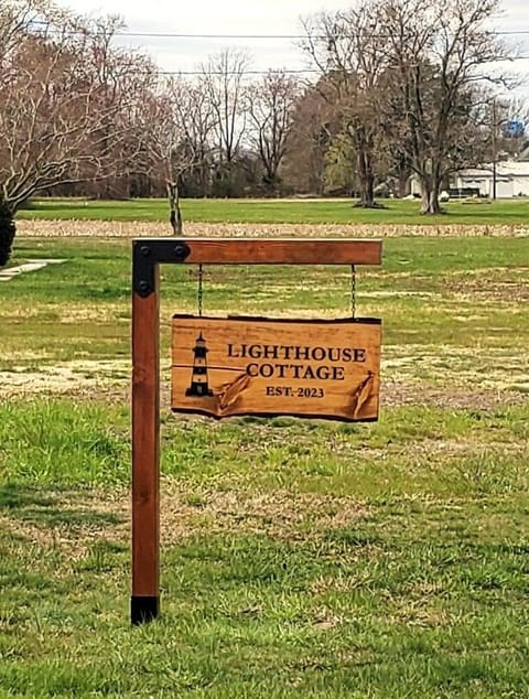 Lighthouse Cottage- Pet Friendly & Close to beach House in Selbyville