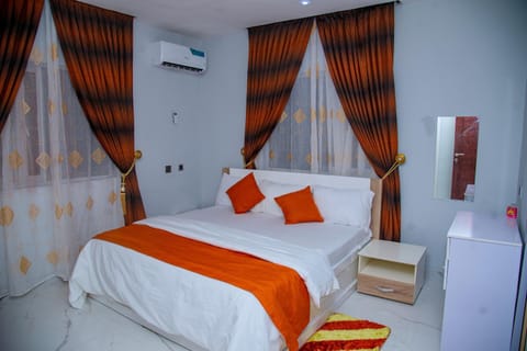 Bed, Photo of the whole room, Bedroom, wardrobe, air conditioner