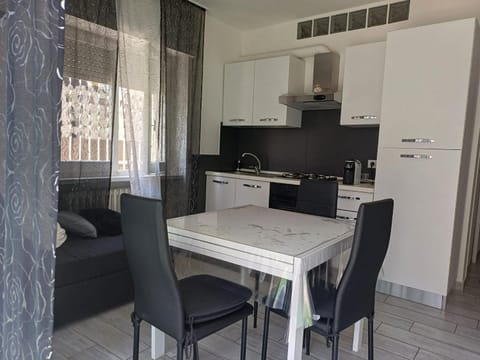 Kitchen or kitchenette, Seating area