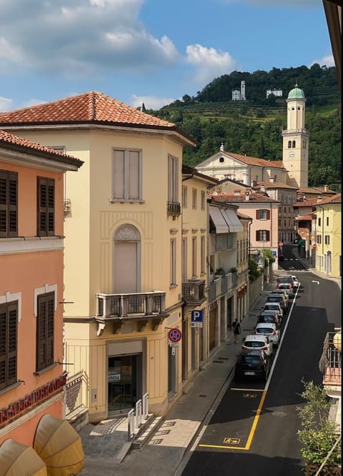 City view, Street view