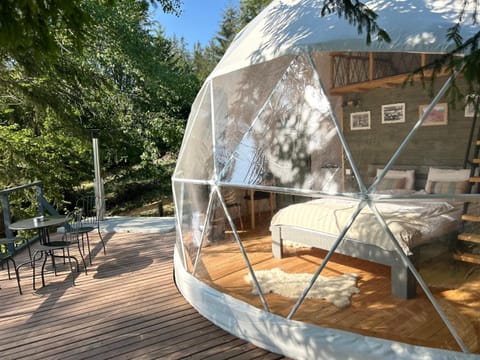 Property building, Natural landscape, Balcony/Terrace