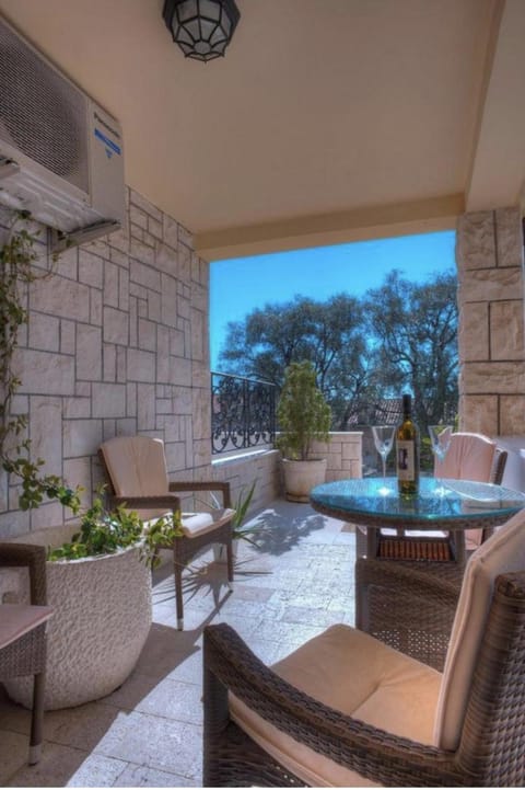 Patio, View (from property/room), Balcony/Terrace, Seating area, Dining area