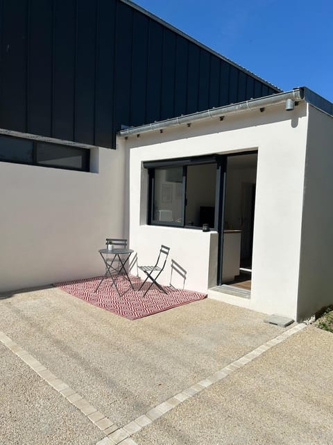 Patio, Facade/entrance