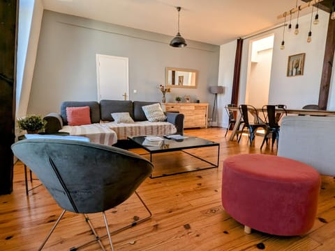 Living room, Seating area, Dining area