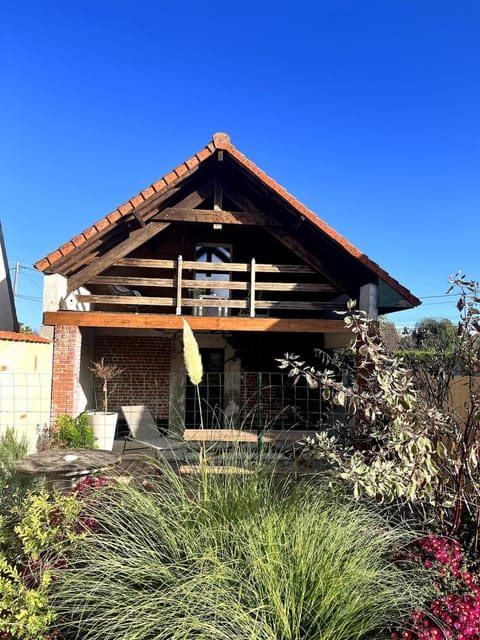 Property building, Day, Garden, Garden view