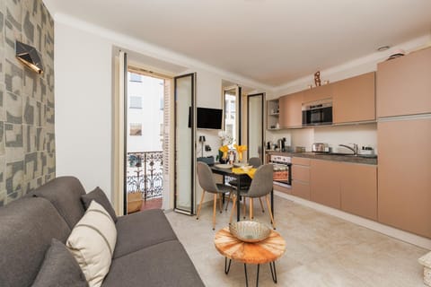 Coffee/tea facilities, Living room, Seating area, Dining area, dishwasher, minibar, oven, stove