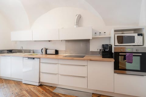 Kitchen or kitchenette, stove, kitchen