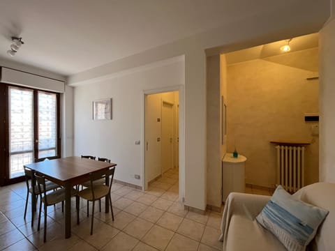 Living room, Photo of the whole room, Seating area, Dining area