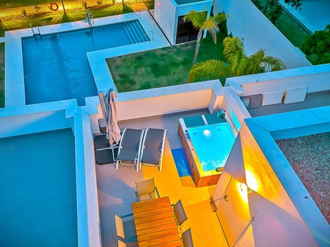 Property building, Patio, Hot Tub, Hot Tub, Solarium, View (from property/room), Balcony/Terrace, Dining area, Pool view, Swimming pool, Open Air Bath, stove, sunbed