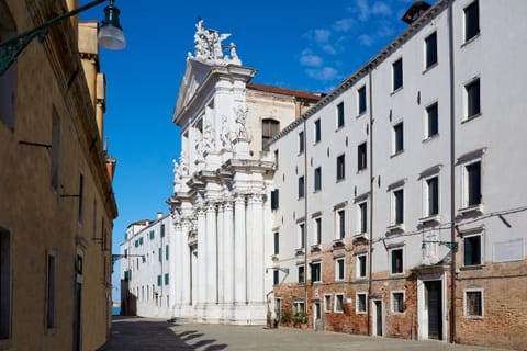 Nearby landmark, Neighbourhood, Street view