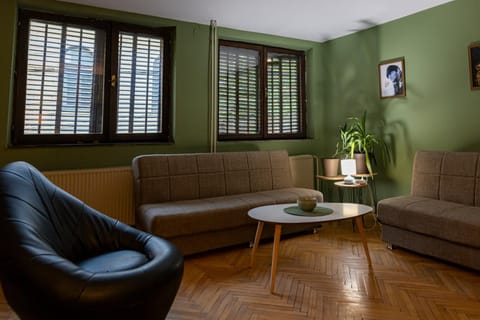 Communal lounge/ TV room, Living room, Seating area