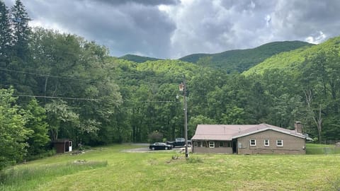 Property building, Spring, Day, Neighbourhood, Natural landscape, Mountain view, Parking