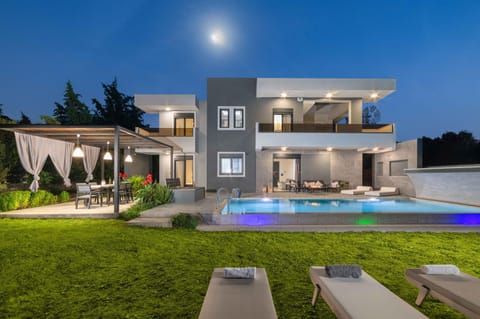 Property building, Patio, Night, Natural landscape, Garden, Garden view, Pool view, Swimming pool, sunbed