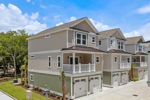 DriftMint- Ocean View- Dog friendly, Garage House in Myrtle Beach