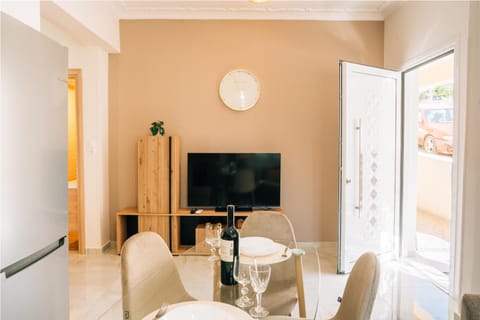 TV and multimedia, Living room, Seating area, Dining area