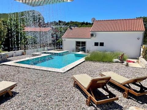 Property building, Patio, Day, Natural landscape, Garden, Pool view, Swimming pool, sunbed