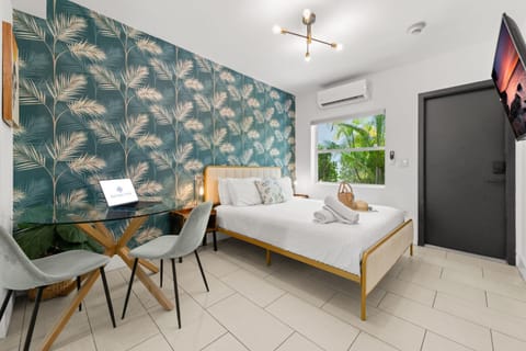 Bed, Seating area, Bedroom