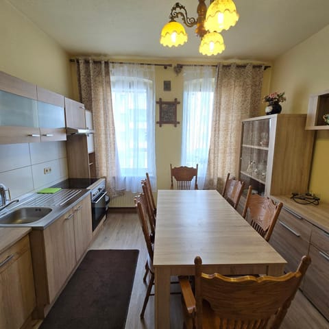 Living room, Seating area, Dining area, oven, stove