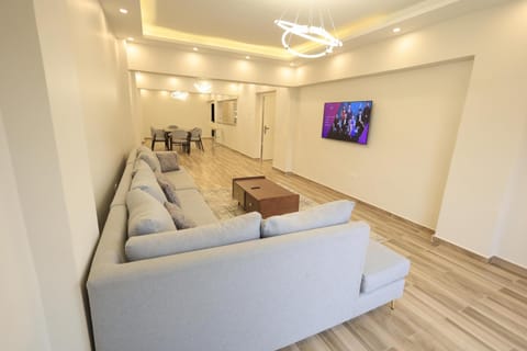 Communal lounge/ TV room, TV and multimedia, Living room, Seating area, Evening entertainment