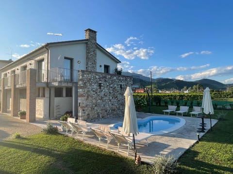 Property building, Natural landscape, Garden, Garden view, Mountain view, Swimming pool, sunbed