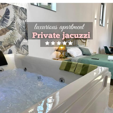 Hot Tub, Bath