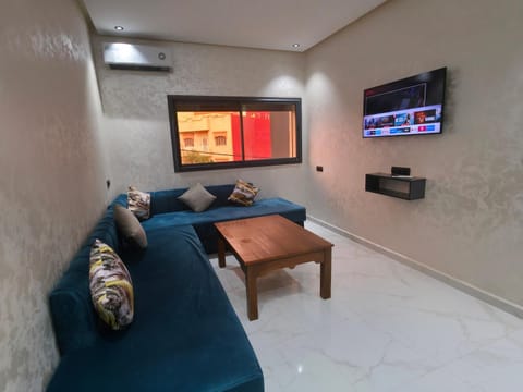 TV and multimedia, Seating area, air conditioner